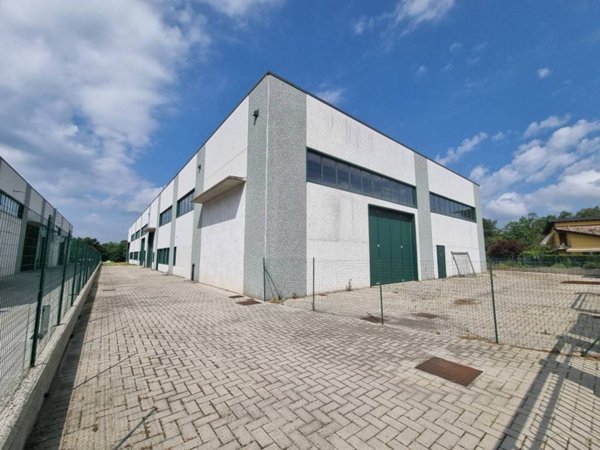 locale commerciale in affitto ad Olgiate Comasco