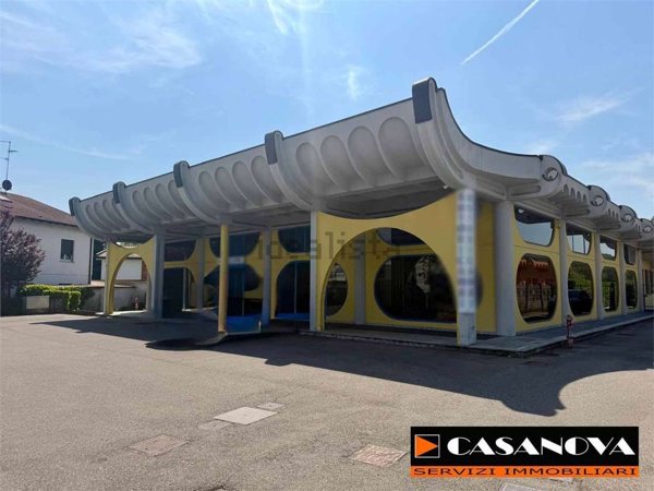 locale commerciale in affitto ad Olgiate Comasco