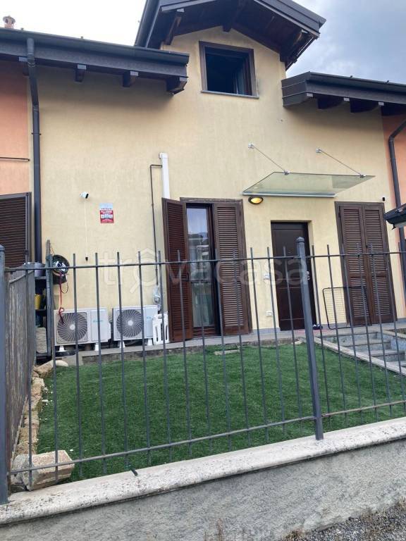 casa indipendente in affitto ad Olgiate Comasco in zona Rongio