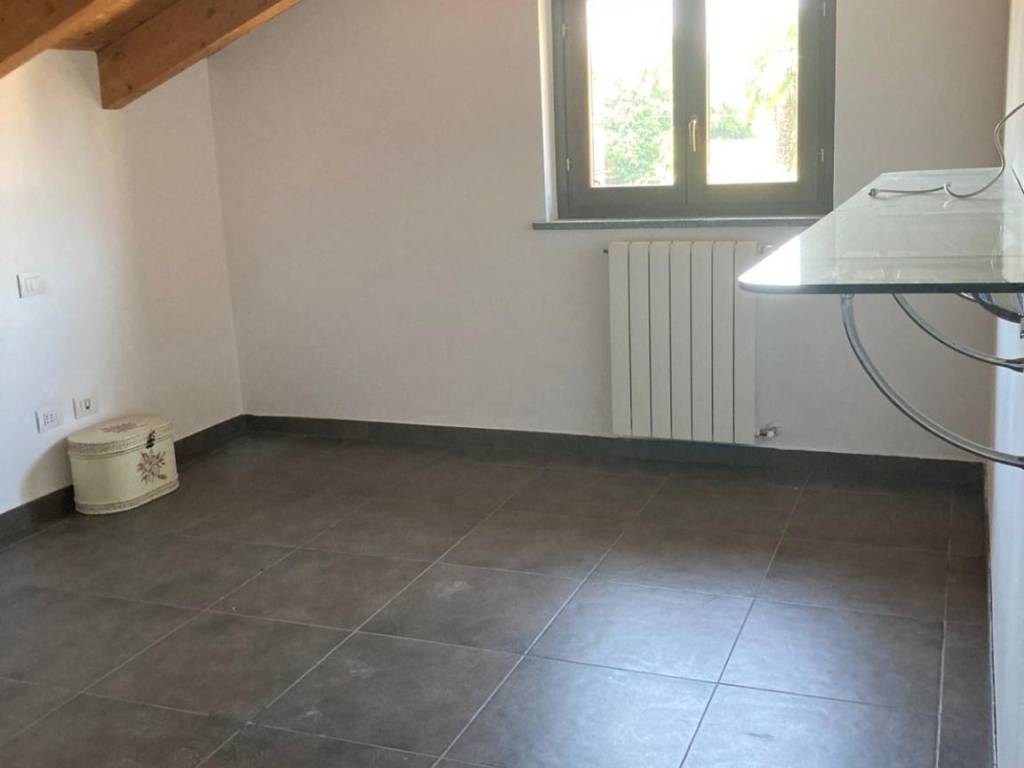 appartamento in affitto ad Olgiate Comasco in zona Rongio