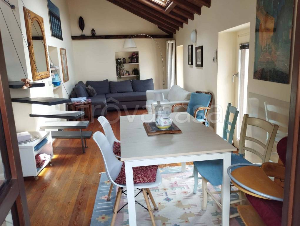 appartamento in affitto a Pognana Lario