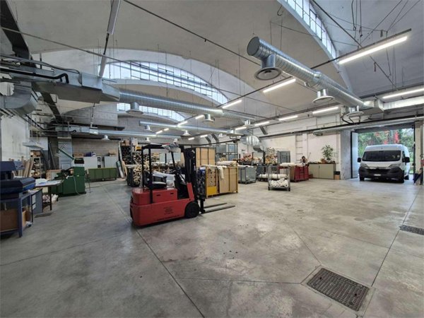 locale commerciale in affitto a Rovellasca
