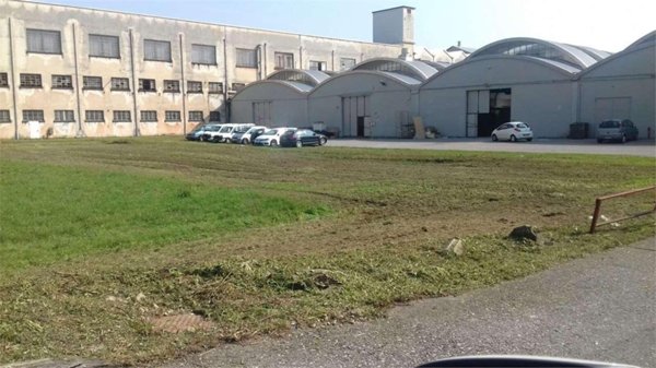 locale commerciale in affitto a Rovellasca