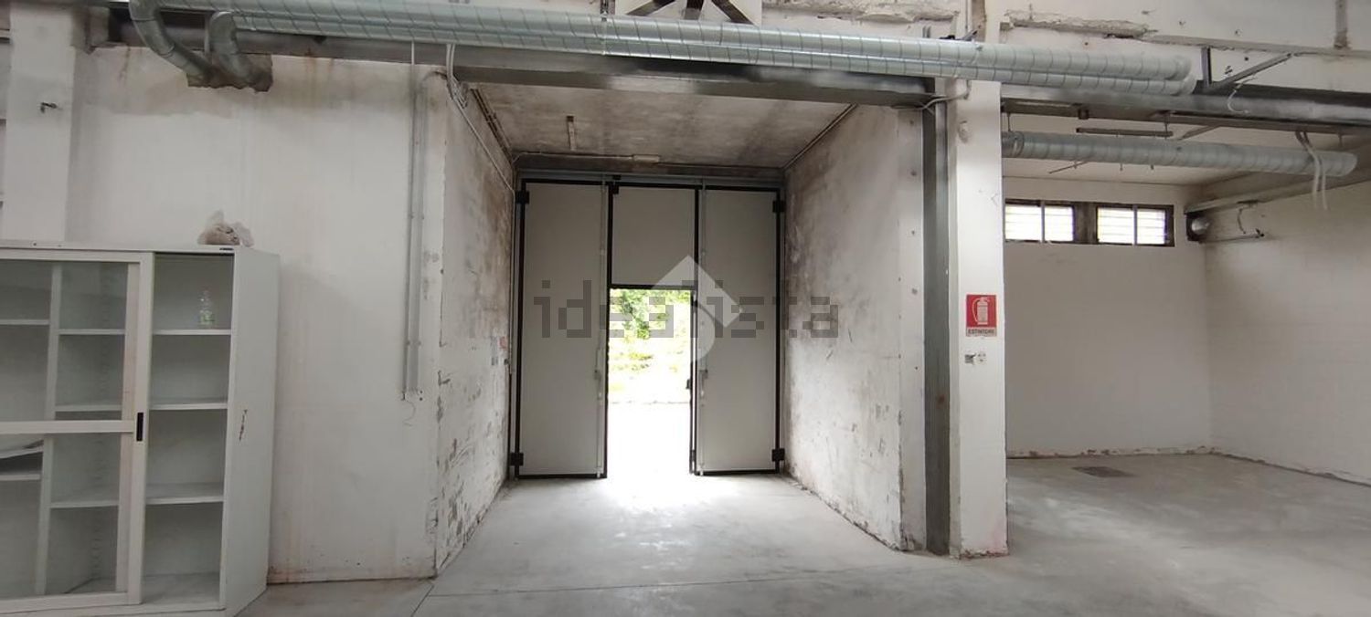 locale commerciale in affitto a Rovellasca