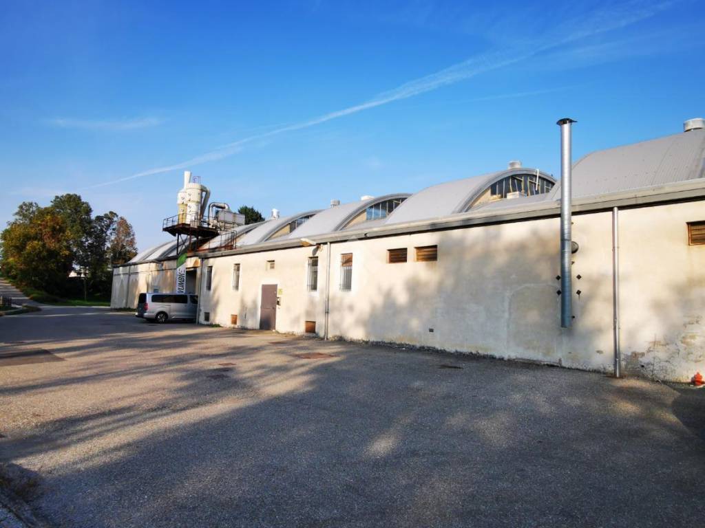 locale commerciale in affitto a Rovellasca