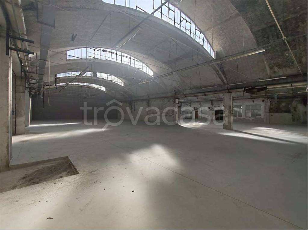 locale commerciale in affitto a Rovellasca