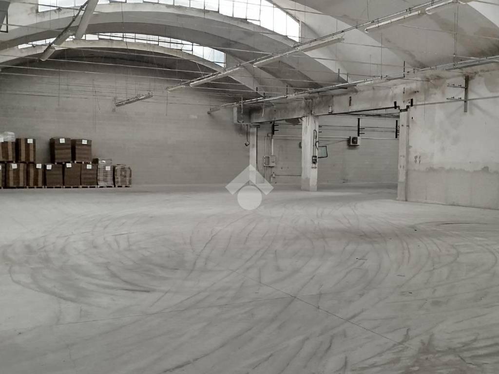 locale commerciale in affitto a Rovellasca