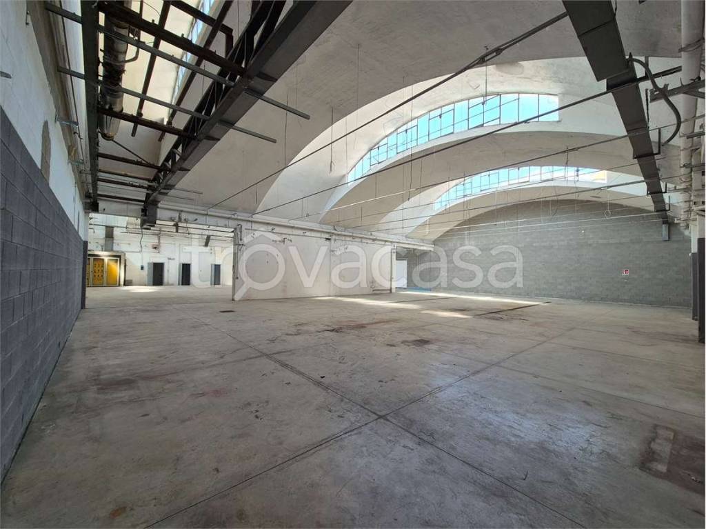 locale commerciale in affitto a Rovellasca