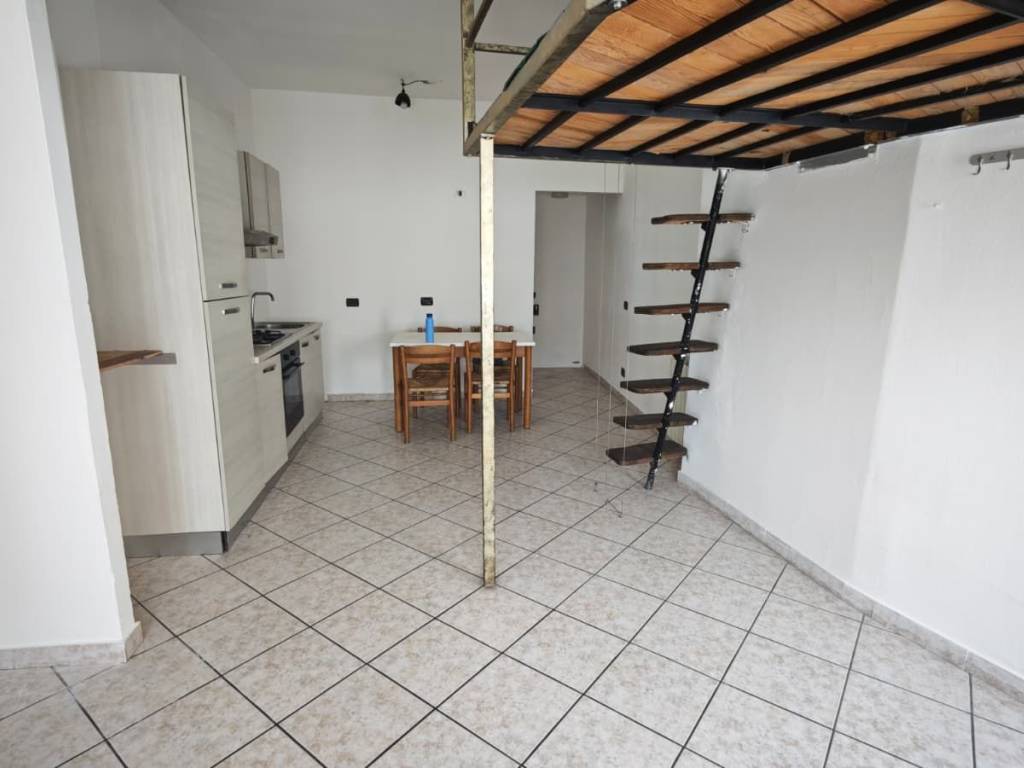 appartamento in affitto a Rovellasca in zona Manera