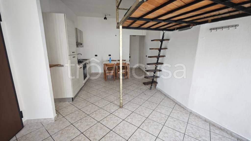 appartamento in affitto a Rovellasca