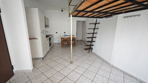 appartamento in affitto a Rovellasca in zona Manera