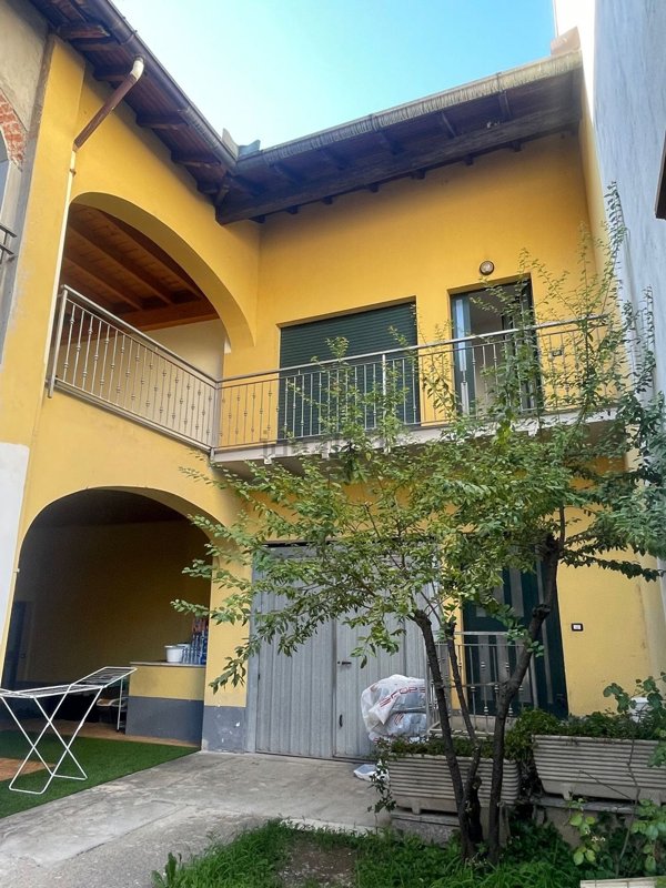 appartamento in affitto a Rovello Porro