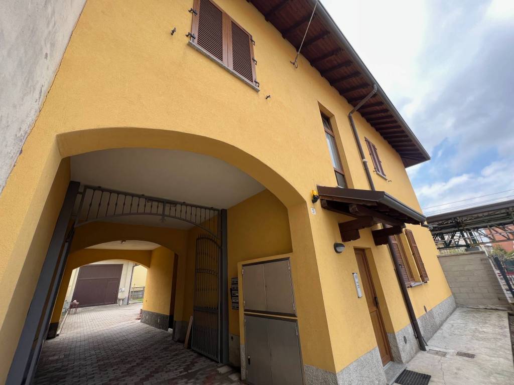 appartamento in affitto a Rovello Porro