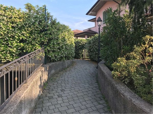appartamento in affitto a San Fermo della Battaglia in zona Cavallasca