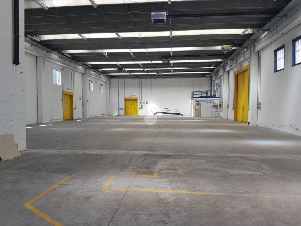 locale commerciale in affitto a Turate