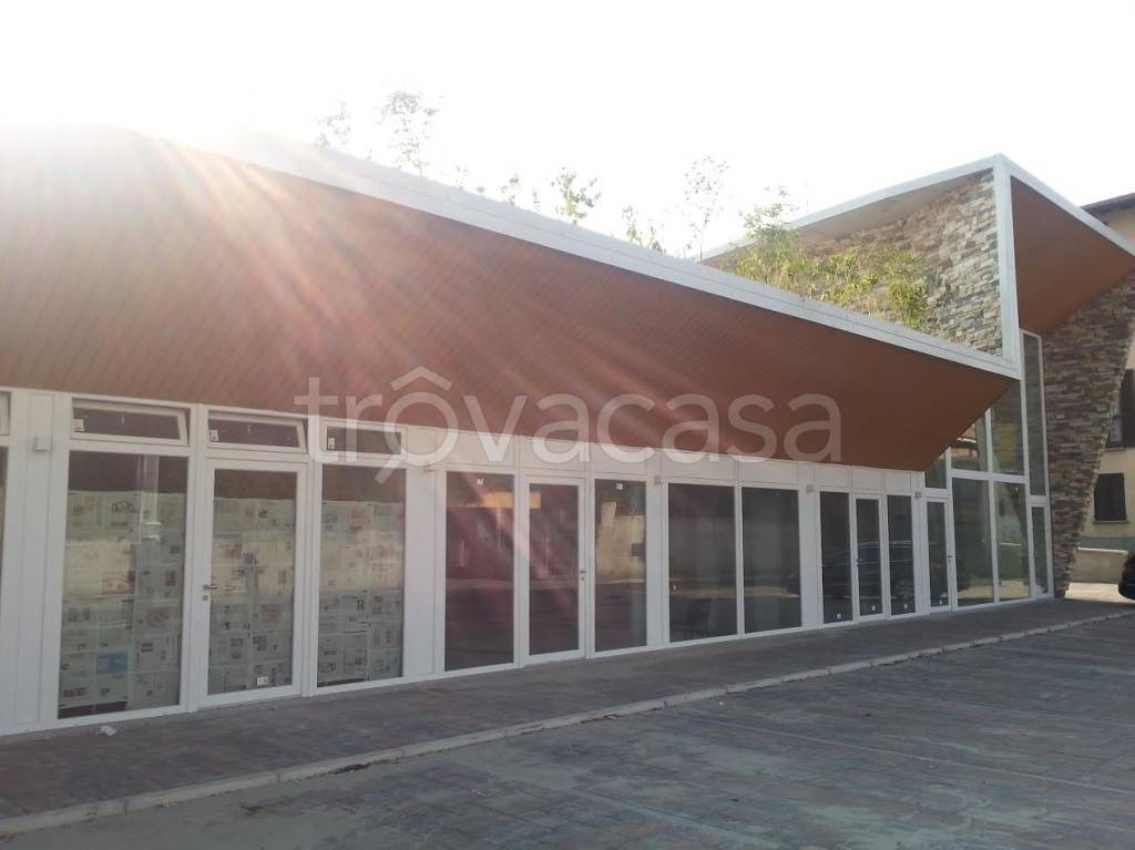 negozio in affitto a Turate