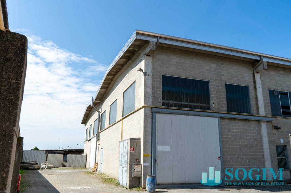 capannone in affitto a Turate