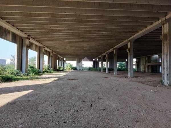 locale commerciale in affitto a Turate