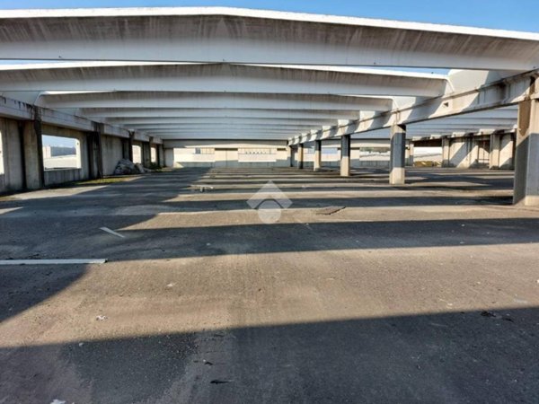 capannone in affitto a Turate