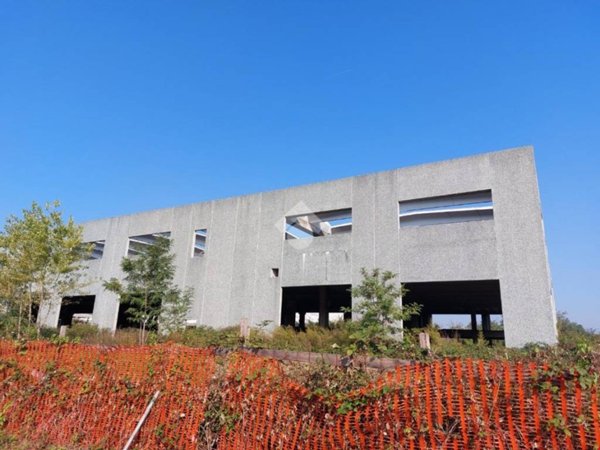 capannone in affitto a Turate