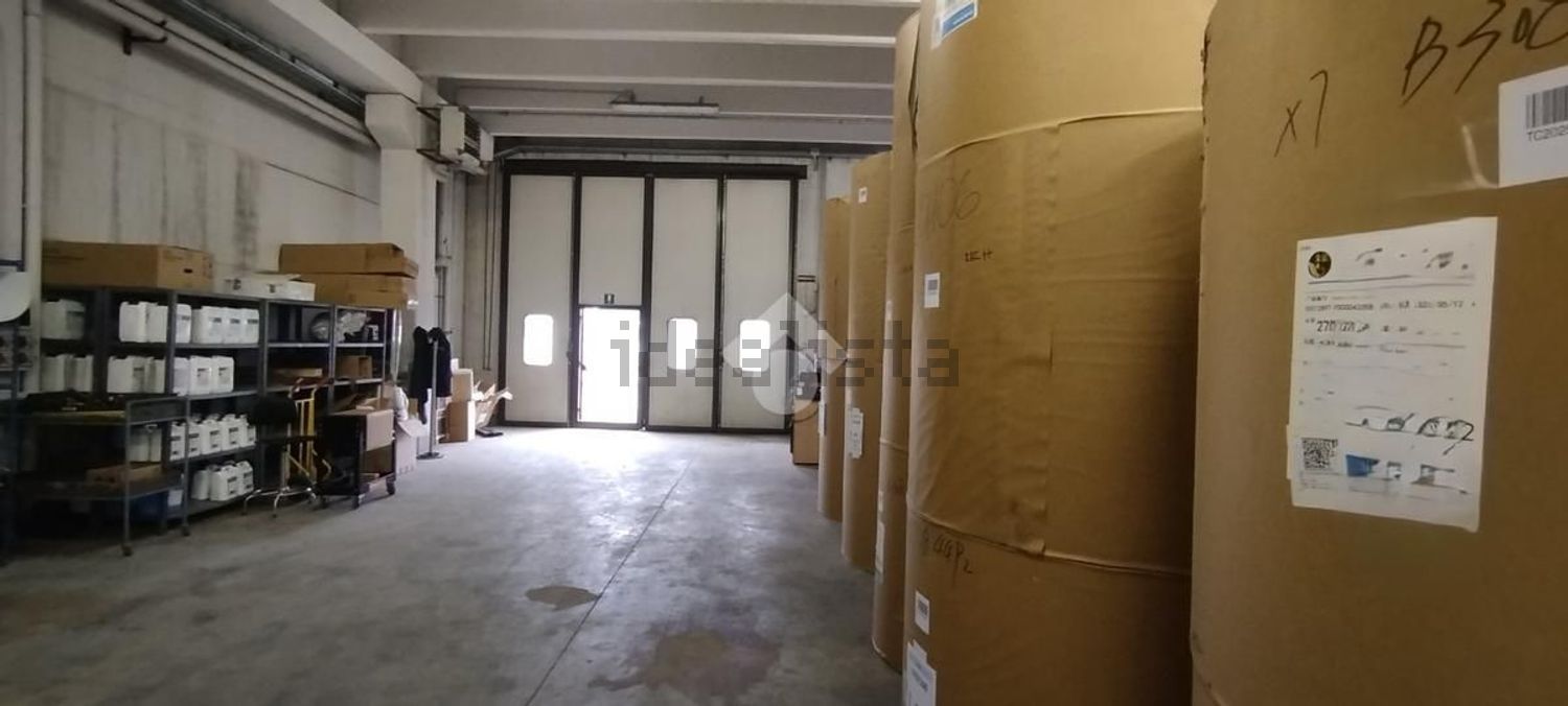 capannone in affitto a Turate