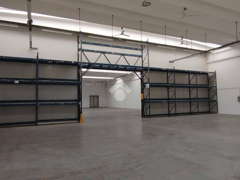 capannone in affitto a Turate