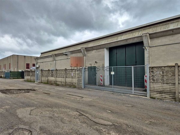 capannone in affitto a Turate