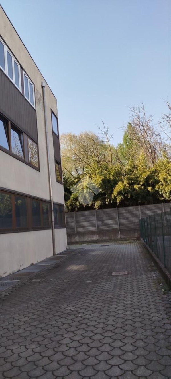 capannone in affitto a Turate in zona Fagnana