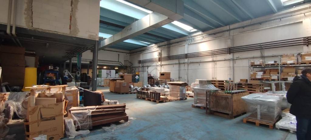 locale commerciale in affitto a Turate