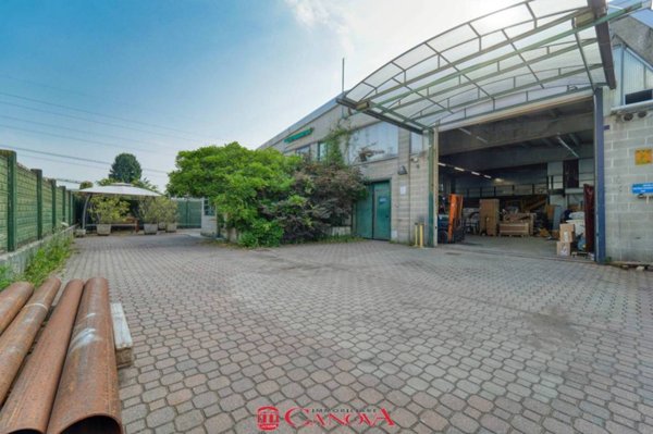 locale commerciale in affitto a Turate