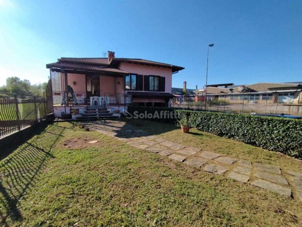 casa indipendente in affitto a Veniano