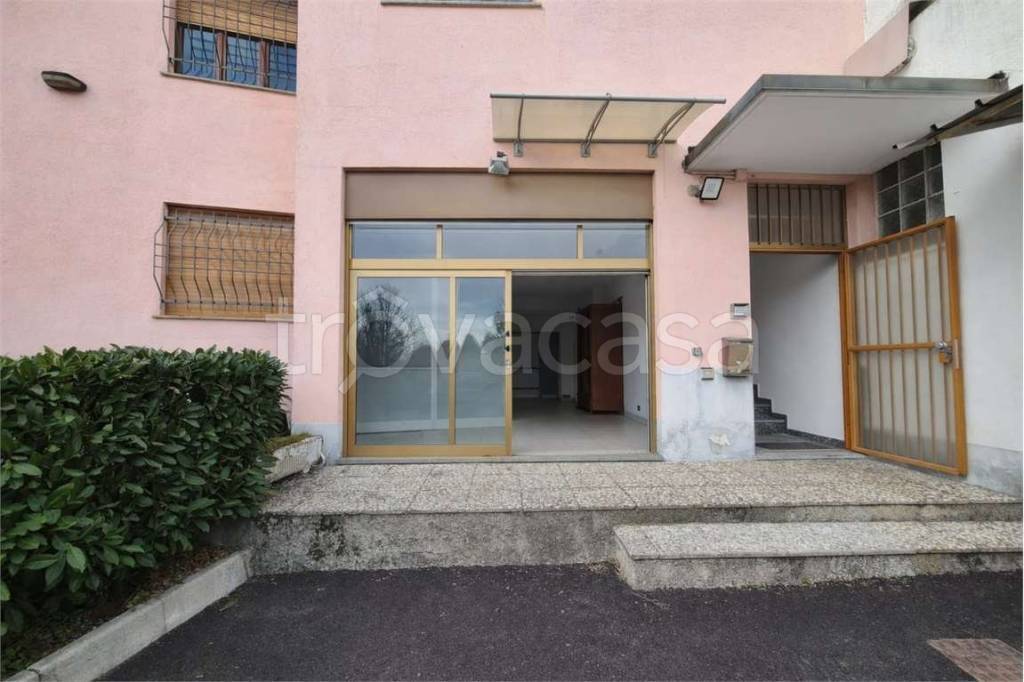 negozio in affitto a Vertemate con Minoprio