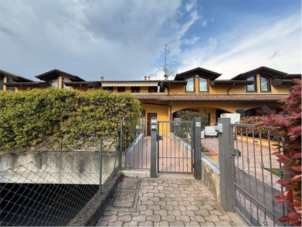 appartamento in affitto a Villa Guardia in zona Maccio