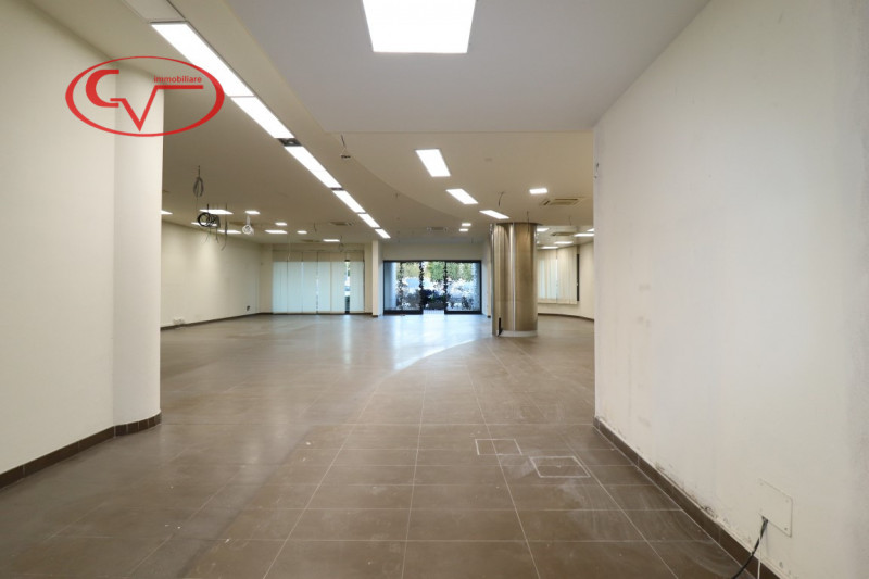 negozio in affitto a Bellagio in zona San Giovanni