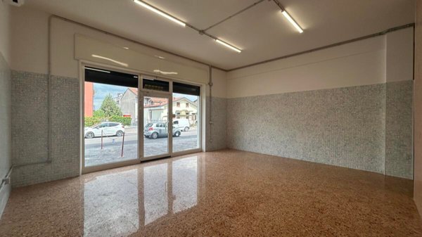 negozio in affitto a Bellagio in zona San Giovanni