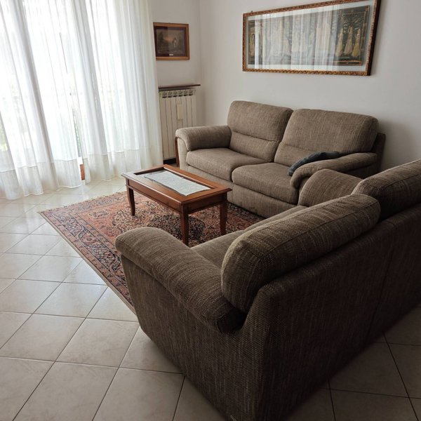 appartamento in affitto ad Uggiate con Ronago