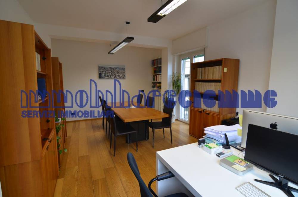 ufficio in affitto ad Uggiate con Ronago