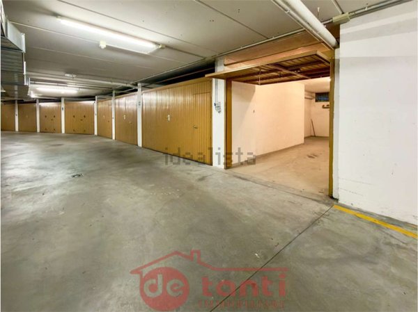 box auto in affitto a Chiavenna in zona Bette