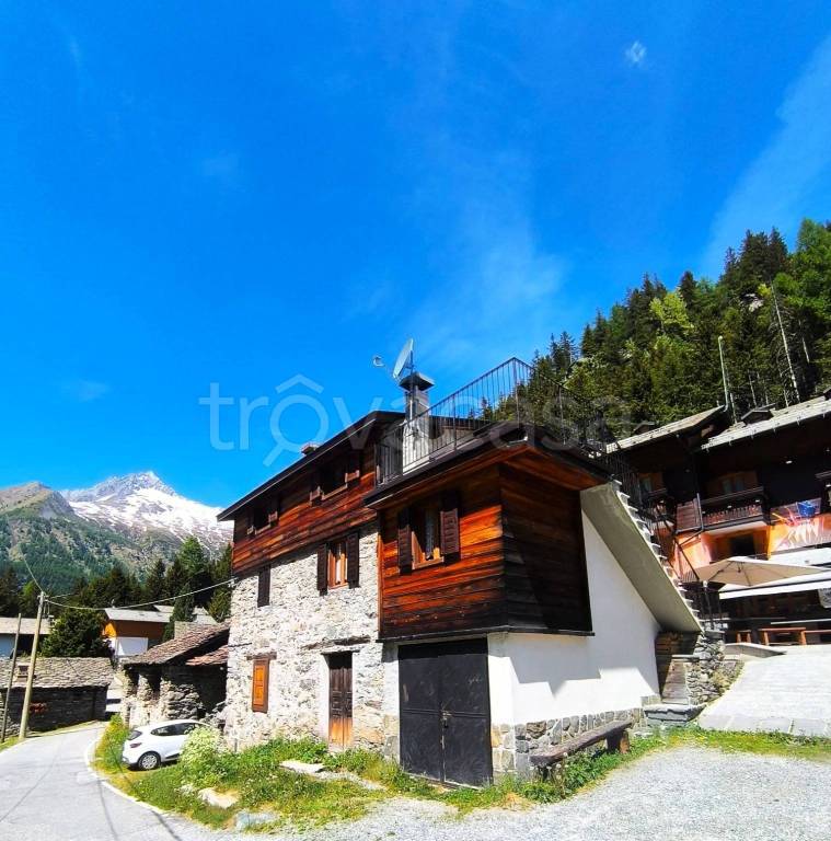 appartamento in affitto a Chiesa in Valmalenco in zona Chiareggio