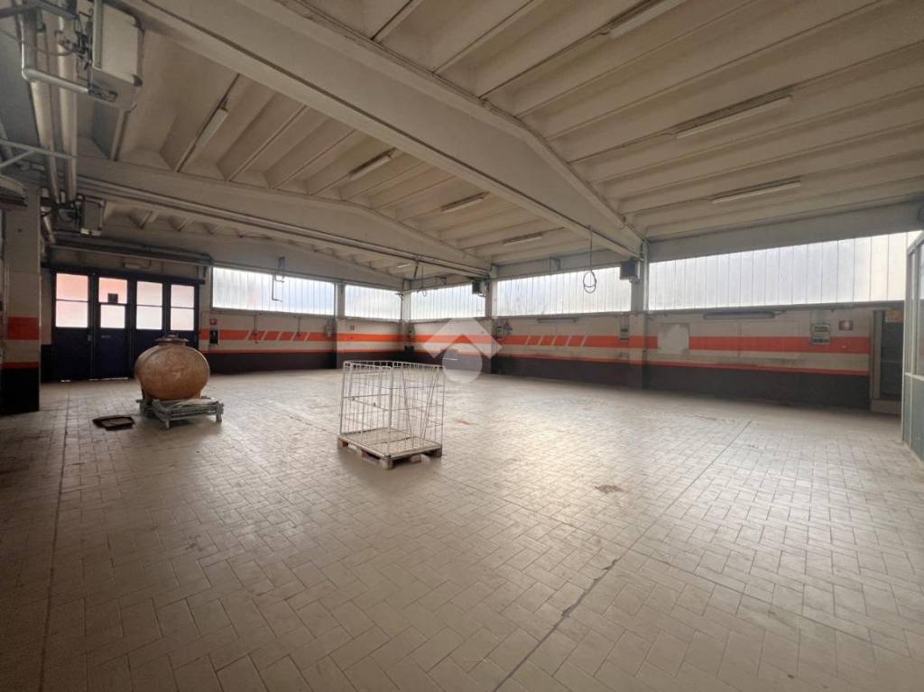 locale commerciale in affitto a Chiuro