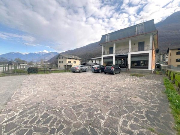 negozio in affitto a Cosio Valtellino in zona Regoledo