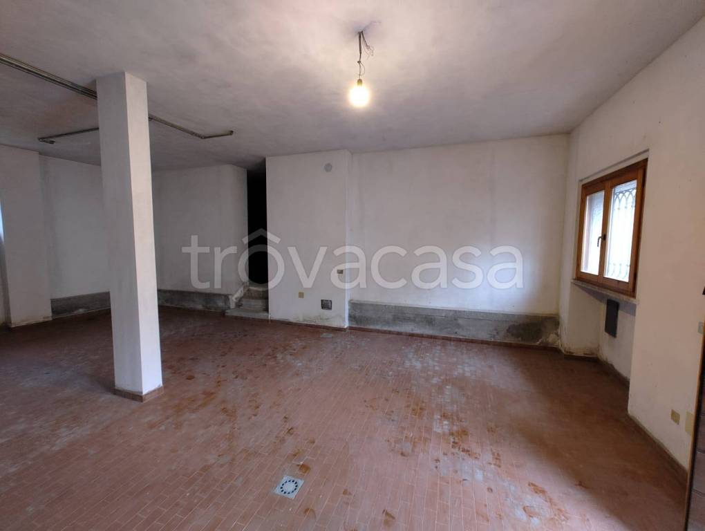 locale commerciale in affitto a Delebio