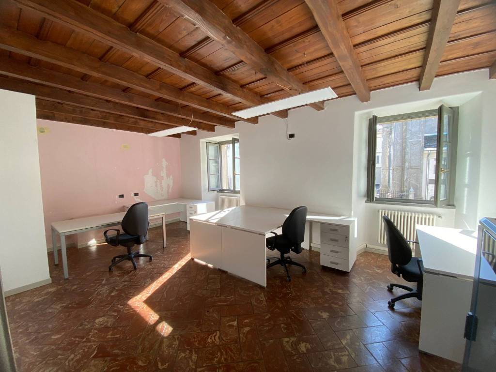 ufficio in affitto a Morbegno
