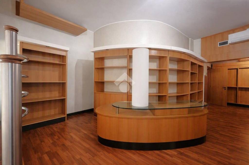 locale commerciale in affitto a Morbegno