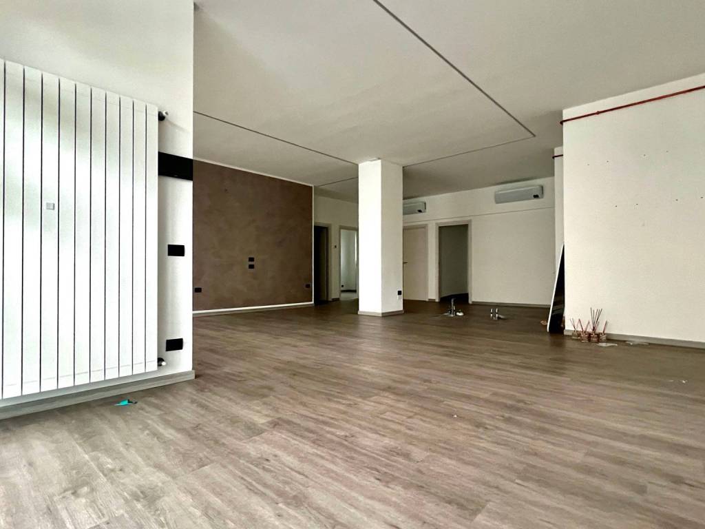 negozio in affitto a Sondrio in zona Centro Città