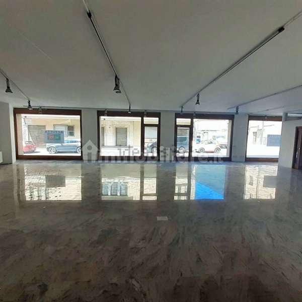 locale di sgombero in affitto a Sondrio