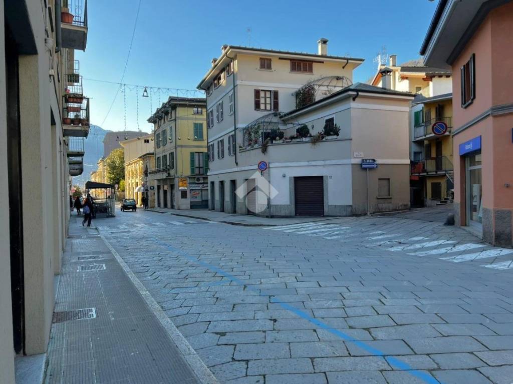 negozio in affitto a Sondrio in zona De Simoni