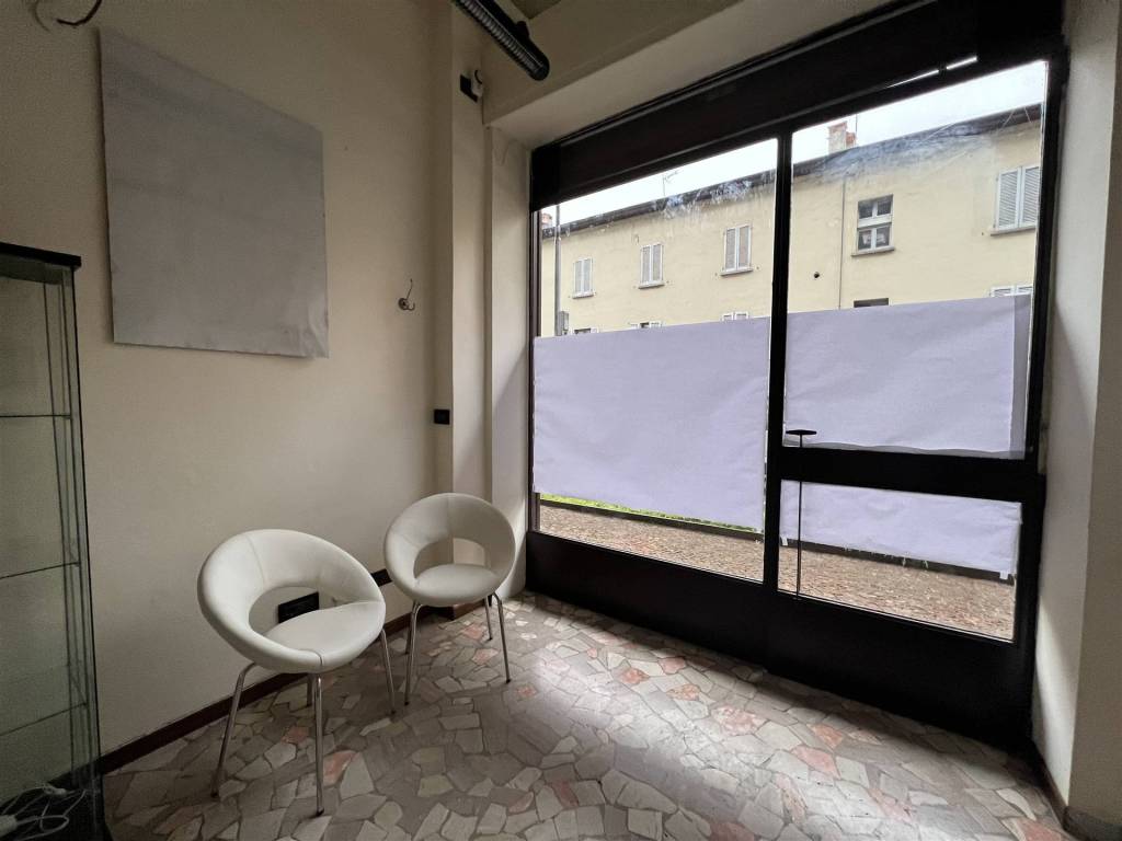 negozio in affitto a Sondrio in zona Centro Città