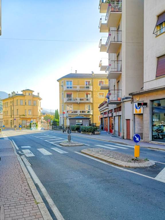 negozio in affitto a Sondrio in zona Ospedale