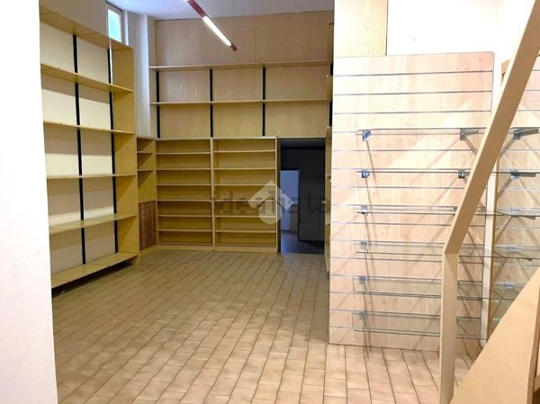 negozio in affitto a Sondrio in zona De Simoni